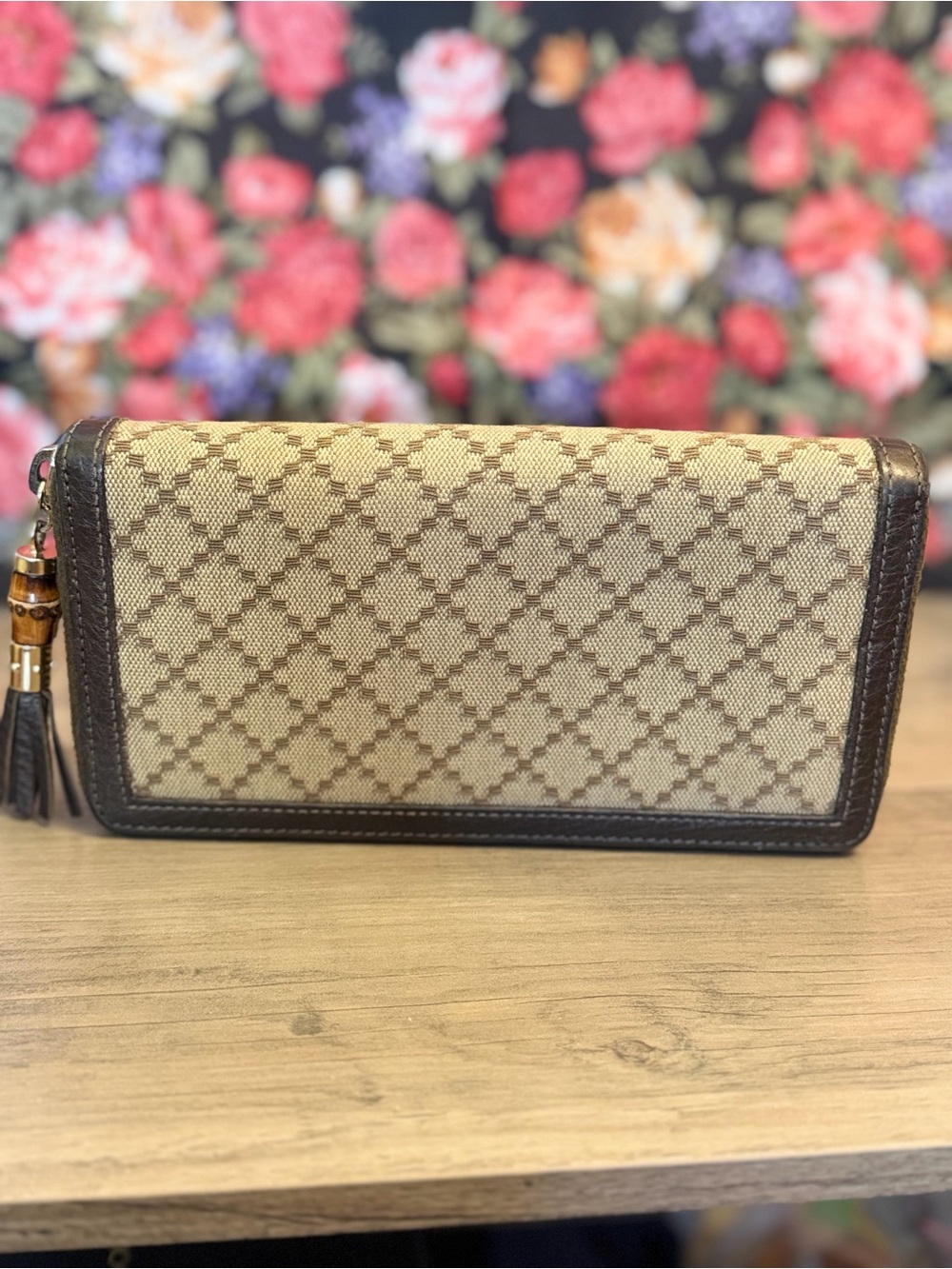 SOLD!!!!! Gucci Beige GG Canvas Wallet with Brown Leather Trim and Bamboo Tassel - Picture 3 of 10